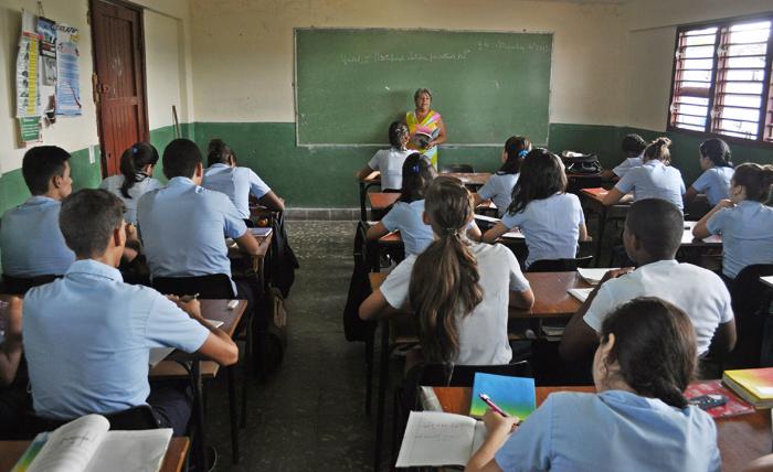Aula del preuniversitario Tomás David Royo, en el Vedado. La Habana, Cuba.
Foto: Yander Zamora 05/09/2013
Escu2821