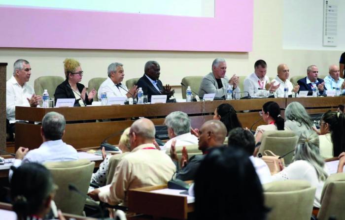 El Presidente resaltó que no hay tarea más noble en estos momentos que contribuir 
a la prosperidad de nuestro pueblo. foto: Dunia álvarez Palacios