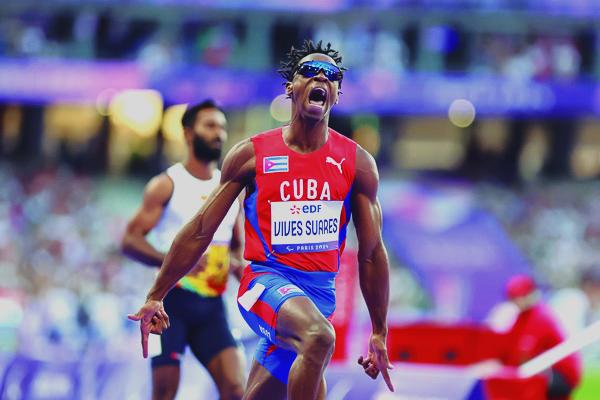 Yamel Luis Vives compite en la final de 100 metros T44 del atletismo, Paralìmpicos París 2024, el 1 de Agosto de 2024 en Paris, Francia. FOTO: Calixto N. Llanes/Periódico JIT (Cuba)