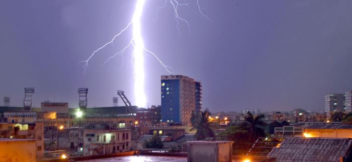 Tormenta eléctrica 

Rayo0011