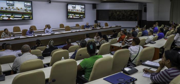 Encuentro del Primer Ministro Manuel Marrero Cruz con Intendentes graduados de postgrado en la escuela de cuadros del PCC