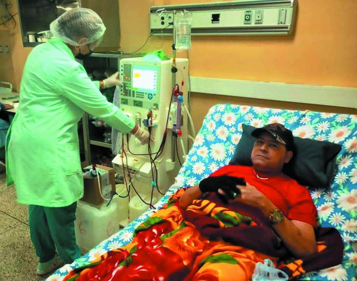 Emilio Jesús Rodríguez Hernández es uno de los pacientes renales que durante más tiempo han recibido
este servicio en Villa Clara. FOTO DEL AUTOR