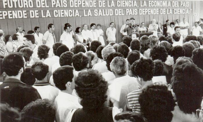 Fidel acompañó el desarrollo del cnic desde su fundación. foto: Orlando Cardona

Fid14437