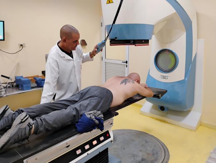 El equipo de radioterapia de Villa Clara favorecerá a pacientes de la región central.
FOTO DEL AUTOR