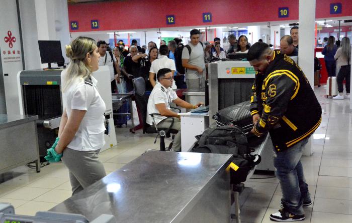 Cuba-Areopuerto-Migracion y Aduana