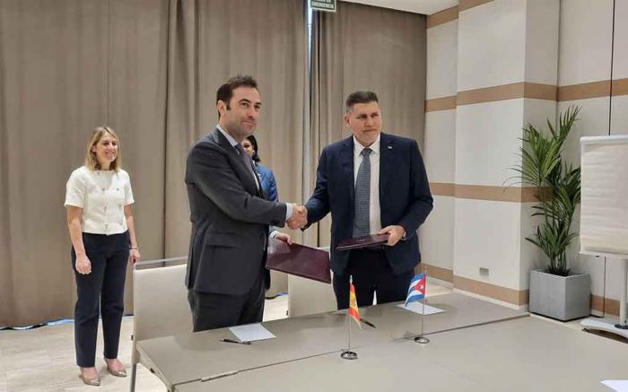 España y Cuba firman acuerdo
