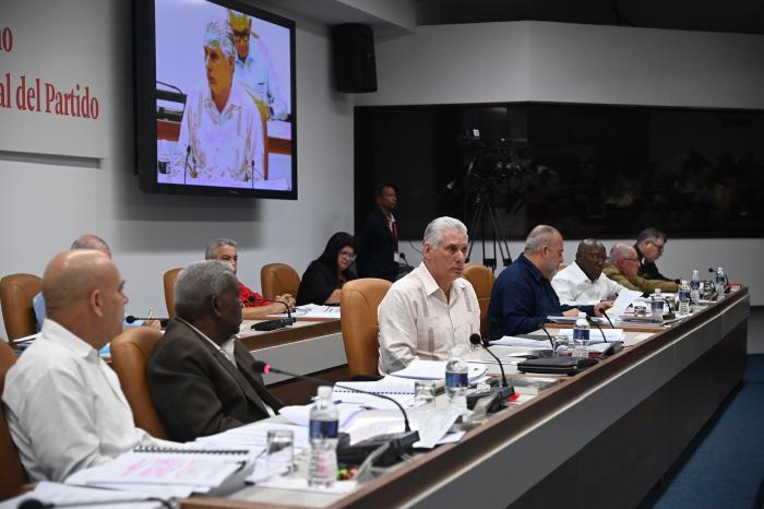 Buró Político en X Pleno del Comité Central