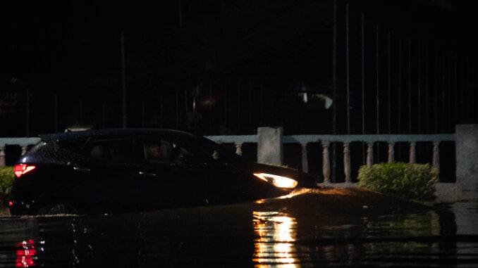 Tormenta local severa provoca inundaciones en Bayamo