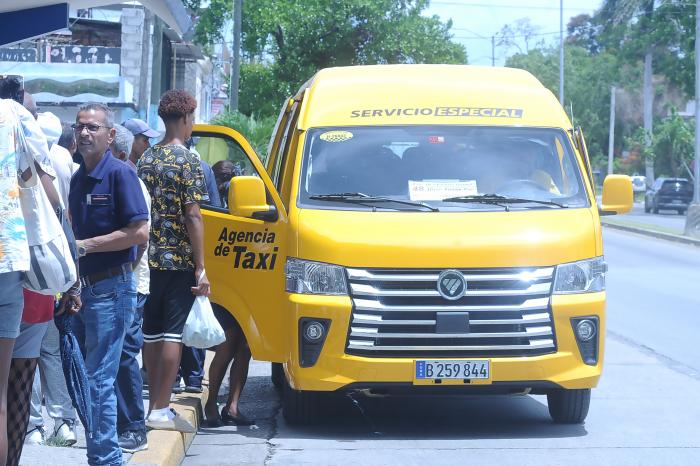Nuevos taxis gacelas circulando por la Habana