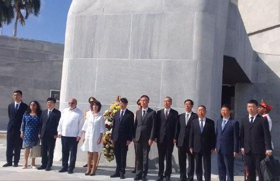 Fiscal General de China visita sitios