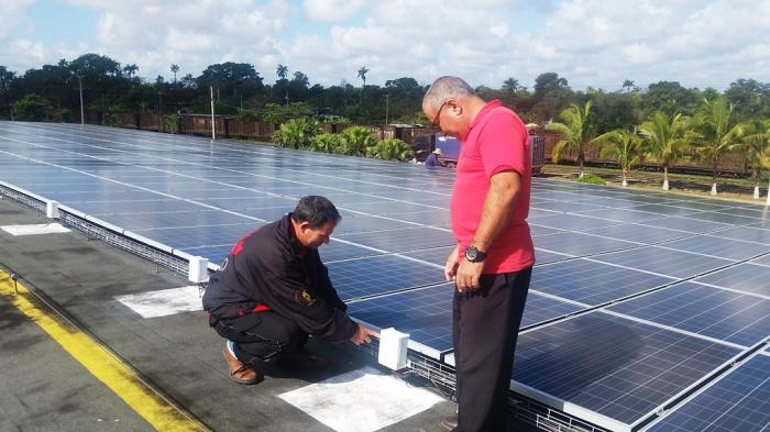 La Ronera Central garantiza la mayor parte de la energía mediante paneles fotovoltaicos.