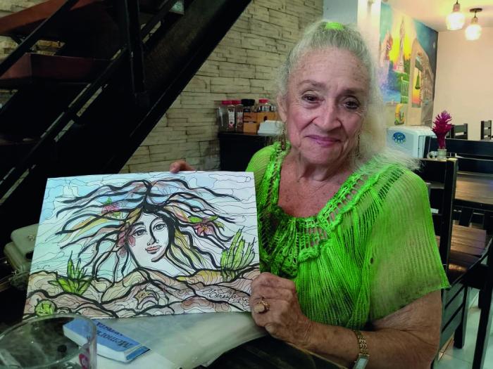 Teresita con una de sus caribeñas. FOTO: SONIA ALMAGUER