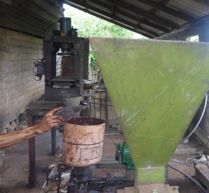 La industria clandestina de El Choco mantiene su producción, pese a las restricciones. fotos del autor