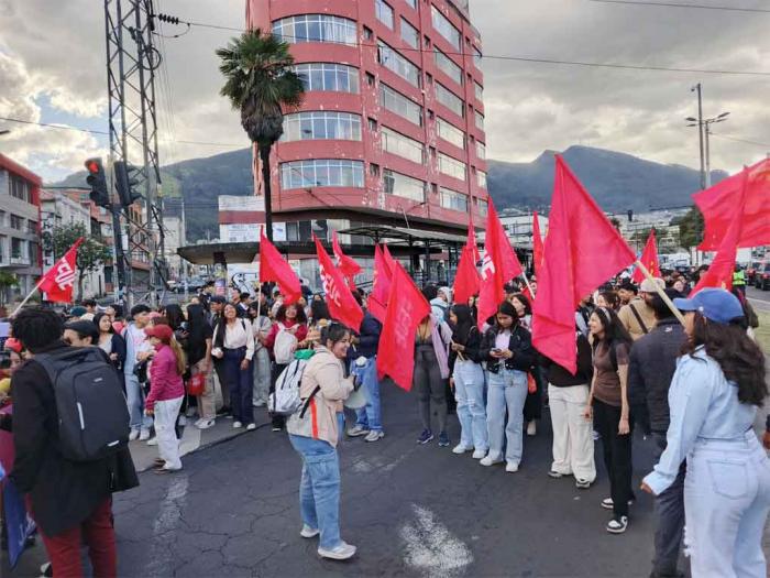 Ecuatorianos irán a las calles contra medidas de Noboa