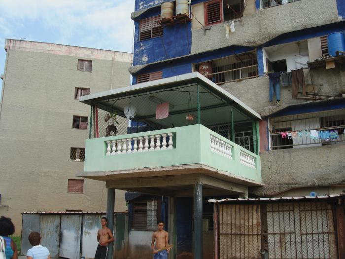 Alamar. Viviendas. Una de las violaciones mas comunes es la ampliación de los apartamentos.
Publicada: 22/07/2011
Dets0080