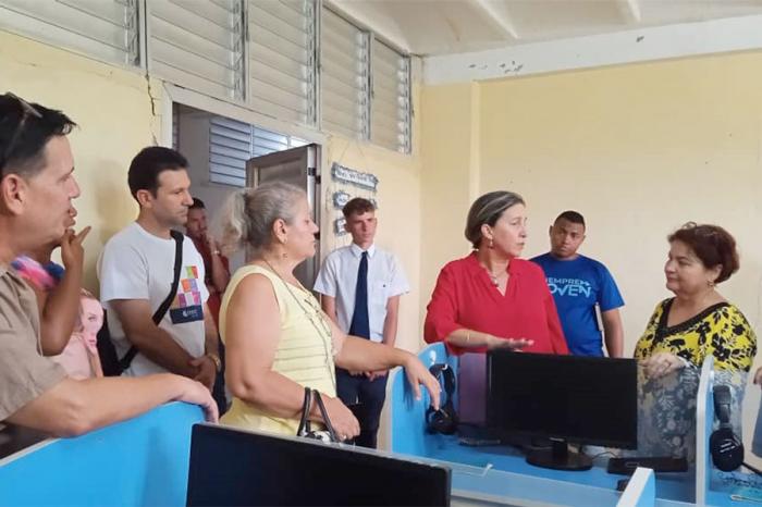 Ministra de Educación recorre territorio villaclareño 