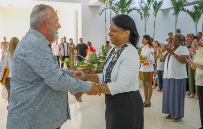  Las mujeres reconocidas representan a millones de cubanas. foto: Estudios Revolución