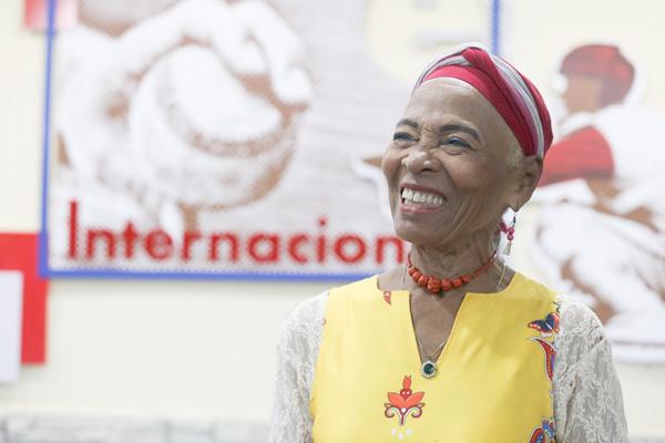 Margarita es feliz al compartir con las jóvenes su experiencia como Gloria del Deporte. foto: Roberto Morejón Rodríguez