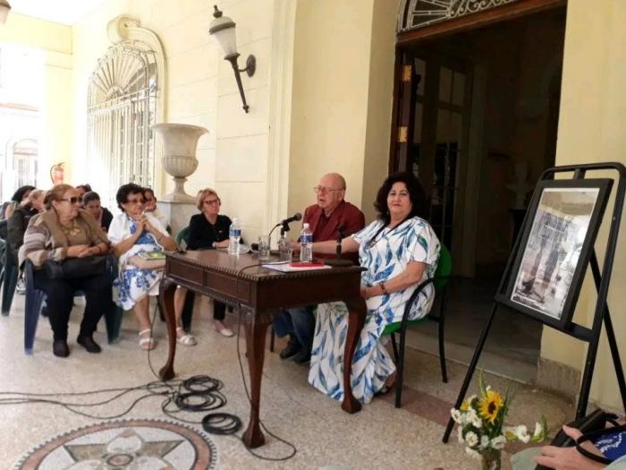 tertulias sobre Dulce María Loynaz