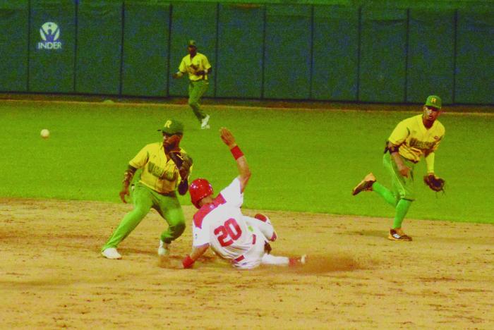Beisbol-Serie 63-Play Off Las Tunas y Pinar del Rio.