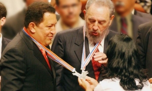 María Elisa Chávez Mora, egresada chilena de la elam, relata que los segundos en los que intercambió palabras con Fidel y Chávez fueron eternos.