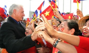 Díaz Canel en Vietnam