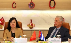 DiAZ cANEL EN VIETNAM