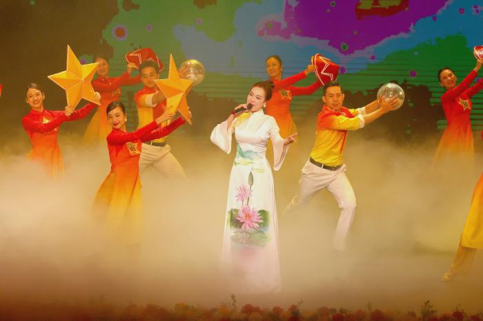 Un sentimiento de alegría y celebración copó la sala del teatro Ho Guom, por los 65 años de relaciones bilaterales. Fotos: Estudios Revolución