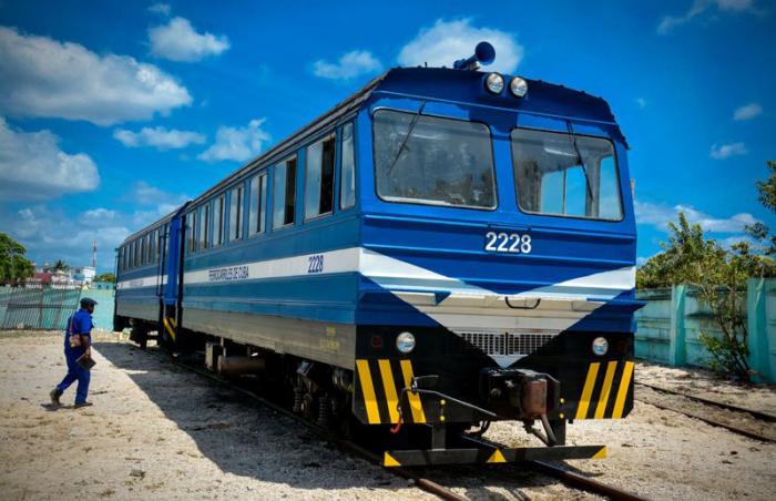 ruta ferroviaria conexión en el oriente de Cuba 