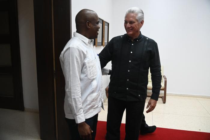 «El sela siempre ha contado con Cuba y así  seguirá siendo», enfatizó Lesly David, quien destacó el gran capital humano del que dispone la Isla. foto: estudios revolución