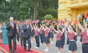 La resistencia de los pueblos de Cuba y Vietnam es ejemplo para el mundo, dijo Díaz-Canel. fotos: Alejandro Azcuy	