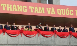 Desfile militar en Vietnam