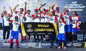 Cuba revalidó su título juvenil en calidad de invicta. foto: WBSC