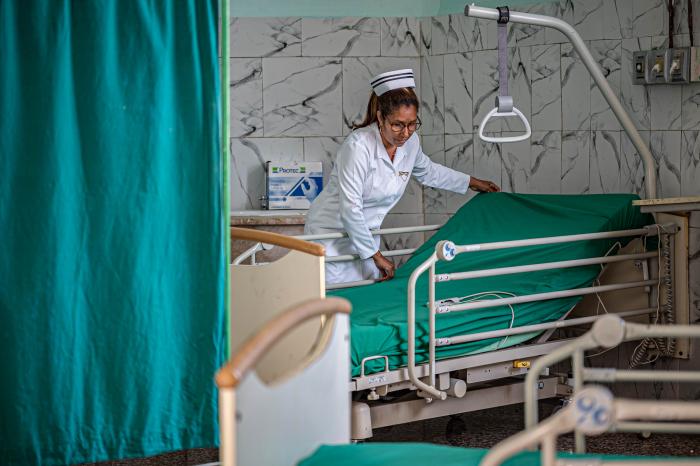 Las camas médicas contribuirán a curas más rápidas.
	