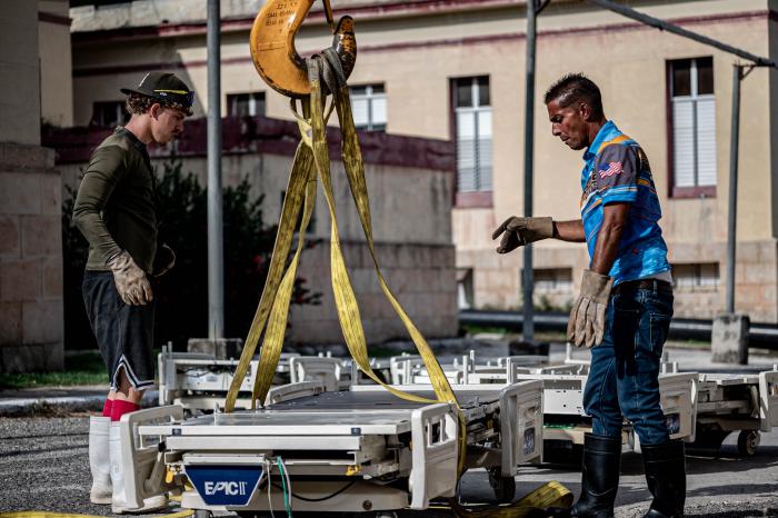 Donativo al Hospital Calixto García del Partido Comunista de Francia