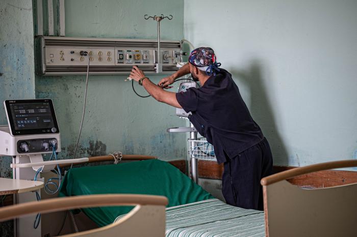 Donativo al Hospital Calixto García del Partido Comunista de Francia
