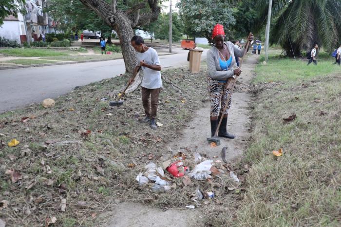 Eliminar todos los desperdicios sólidos de las calles, una orientación para prevenir las inundaciones, sobre todo en zonas bajas de la ciudad. 