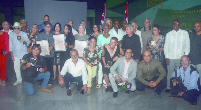75 Aniversario de la Television Cubanaen Tu Hogar,Premios pequeña Pantalla y Reconocimiento.