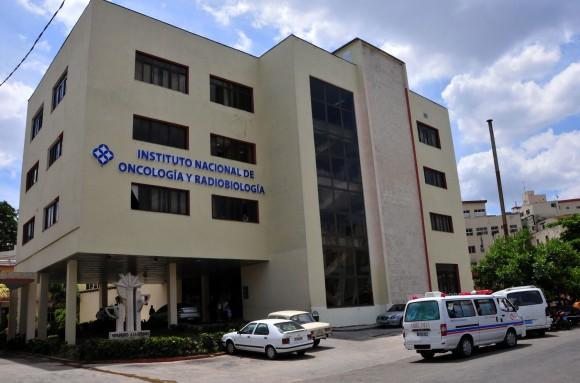 Bloqueo de EEUU impide adquisición de equipamiento oncológico en Cuba.