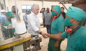 En los lugares visitados el Presidente exhortó a buscar soluciones desde la ciencia y la innovación.
fotos Estudios Revolución