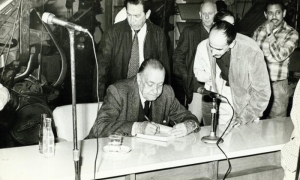Escritores como  Alejo Carpentier, Nicólas Guillén e Isabel Allende visitaron 
el rotativo. Foto: archivo de granma
