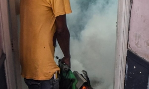 Se han creado brigadas para realizar el tratamiento adulticida a nivel municipal y se incrementará el número de bazukas en la fumigación. foto: archivo de granma