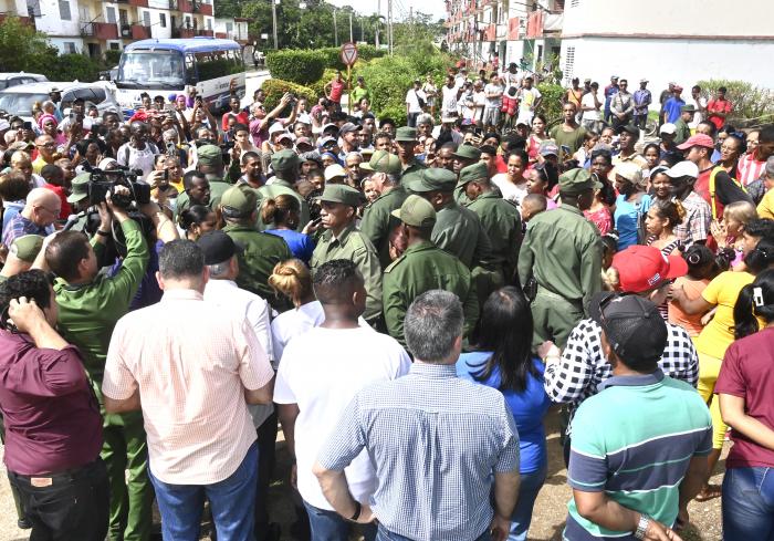El Jefe de Estado dijo a los pobladores que ahora, de lo que se trata, es de «trabajar fuerte
en la recuperación». 
