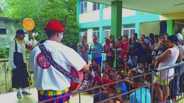 En estos momentos cada quien hace lo que sabe, lo que puede por los demás. 