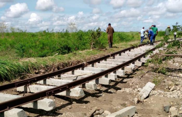 Recuperan líneas férreas en oriente de Cuba