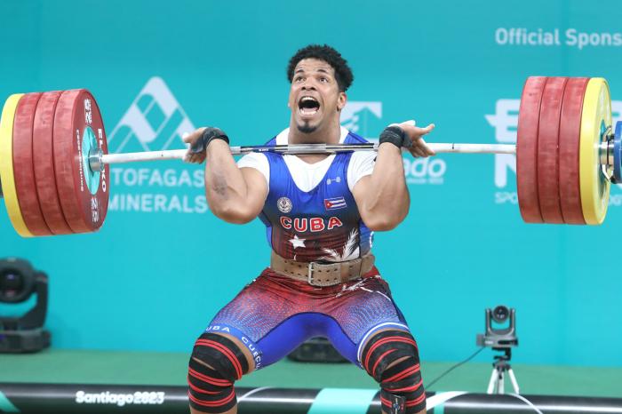 Juan Carlos Zaldívar estableció récords nacionales en Santiago-2023 con 209 kilogramos en el envión y 375 en el total. Foto: Roberto Morejón