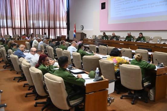 Reuniòn de chequeo sobre situaciòn comunal en La Habana.