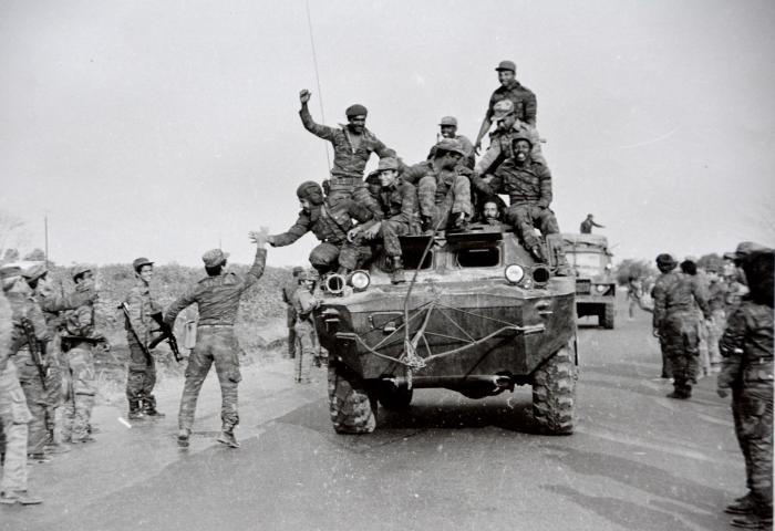 Operación Carlota. Destacamento de columna Venceremos de la MMCA en caravana. Luanda