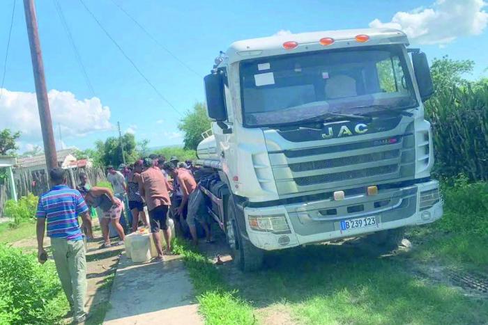 Abasto de agua en Guantánamo