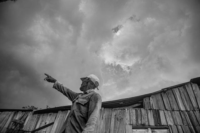 A Cachón la sonrisa no se le va de la cara, porque la casa ya está arriba de nuevo. fotos: Pedro Pablo Chaviano